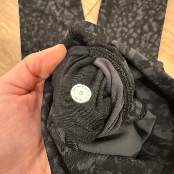 Lululemon Align Black and Grey High rise Patterned Leggings ~ 25" Inseam - Picture 6 of 6
